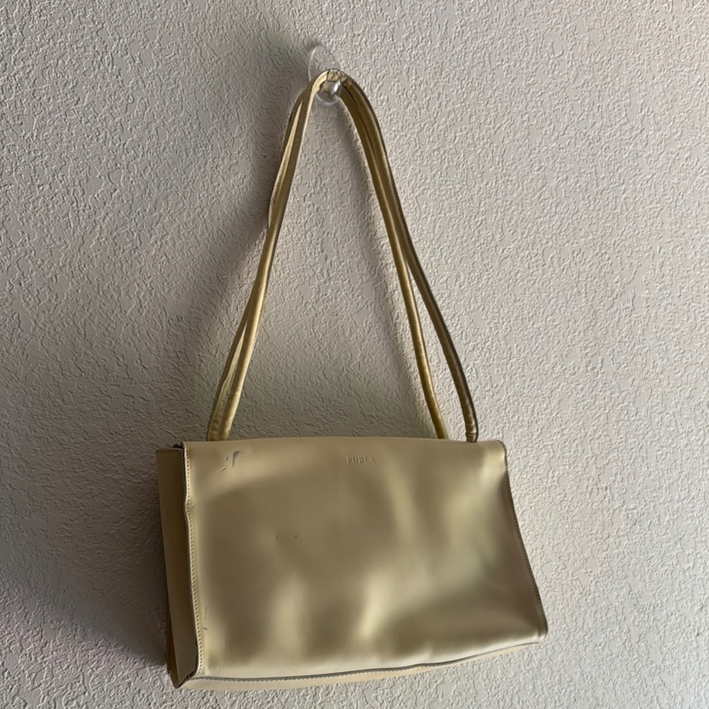 Furla  Vintage Cream Shoulder Bag with Minimalist Design
